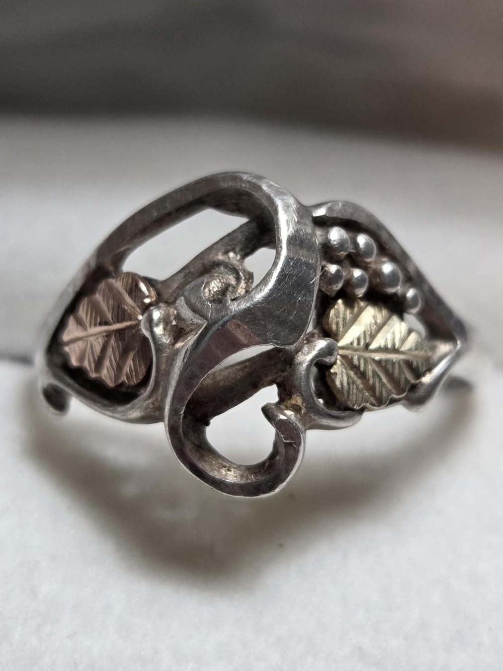 Vintage Asher Co Black Hills Gold Sterling Silver Grape Leaf Ring 12k Accents SZ